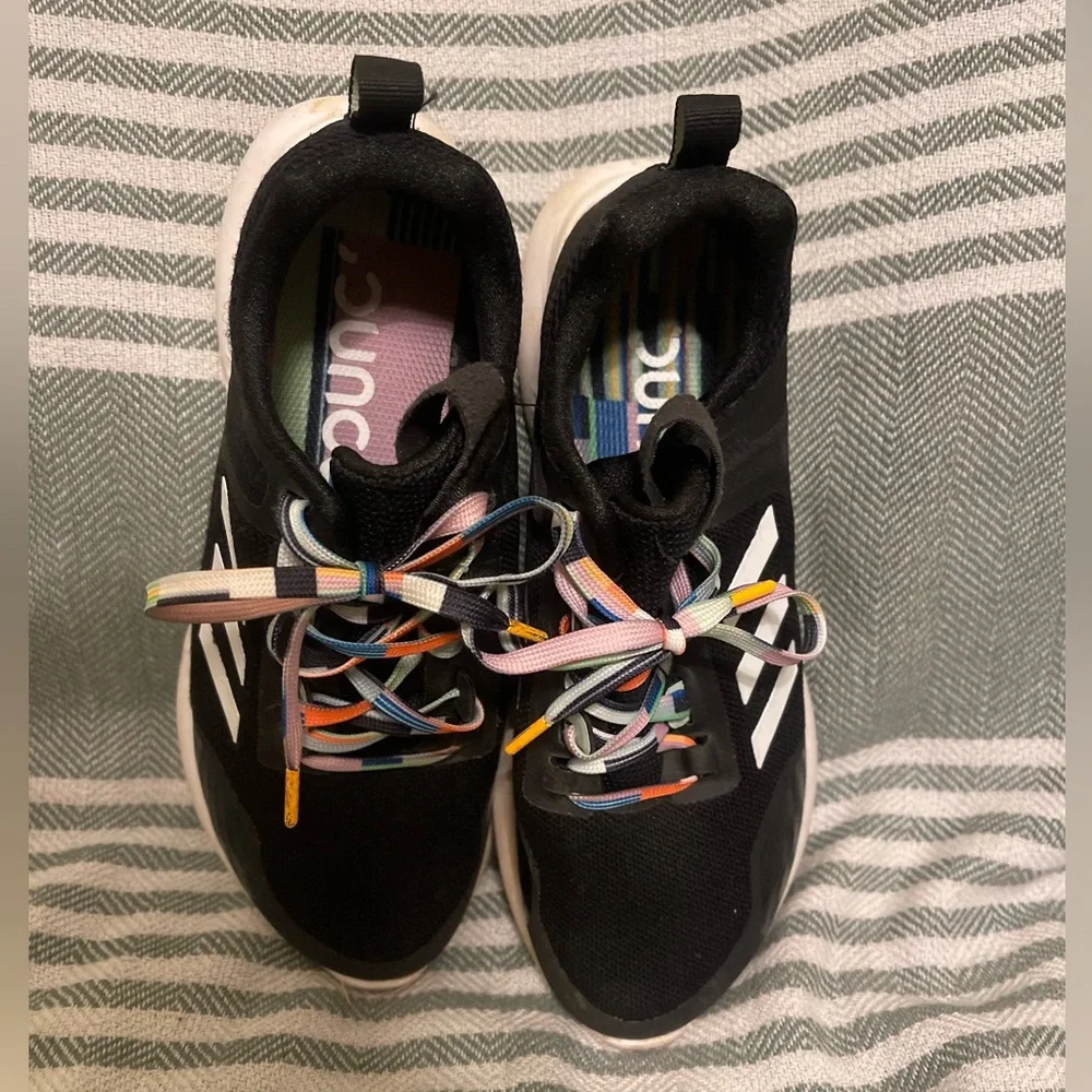 Adidas Edgebounce Black and White Gym Shoes‎ Size 7